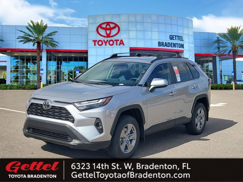 2025 Toyota RAV4 XLE's photo