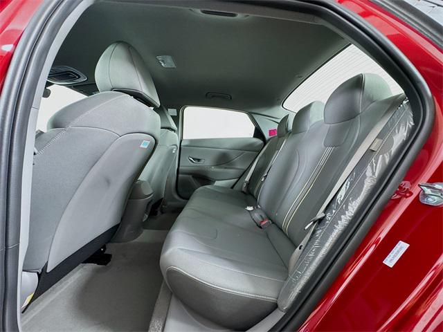 2025 Hyundai Elantra SEL Sport photo 28