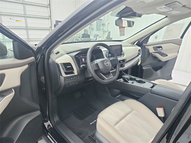 2025 Nissan Rogue SV photo 18