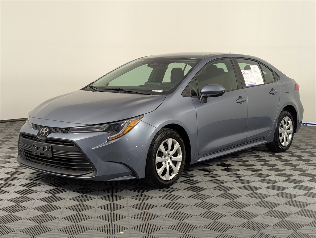 2024 Toyota Corolla LE photo 2