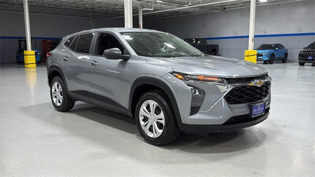 Used 2024 Chevrolet Trax LS with VIN KL77LFE25RC023074 for sale in Lake Bluff, IL