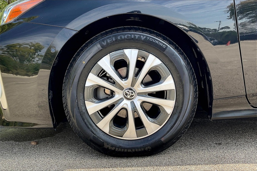 2021 Toyota Prius XLE AWD-e photo 9