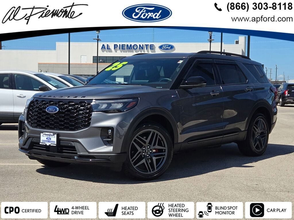 2025 Ford Explorer ST-LINE's photo