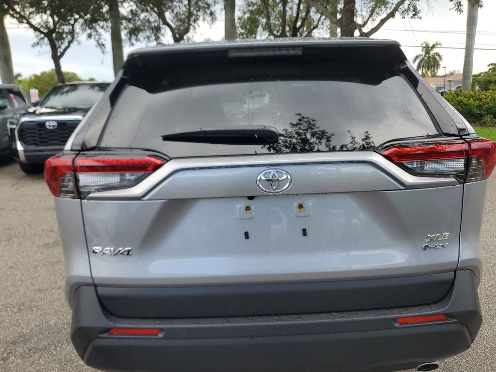 2025 Toyota RAV4 Hybrid XLE photo 13