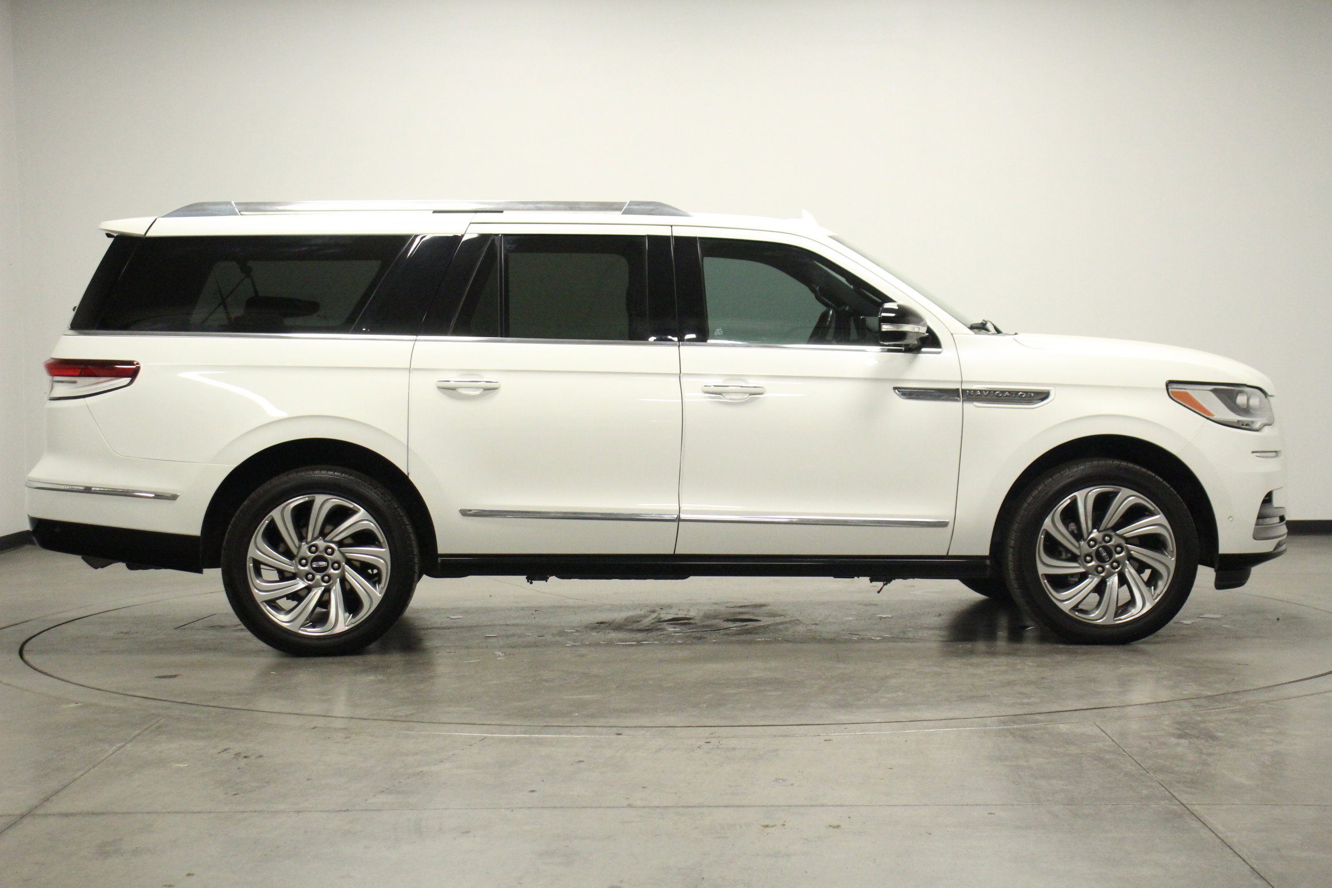 2023 Lincoln Navigator L Reserve photo 6