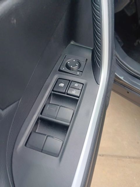 2024 Toyota RAV4 LE photo 4