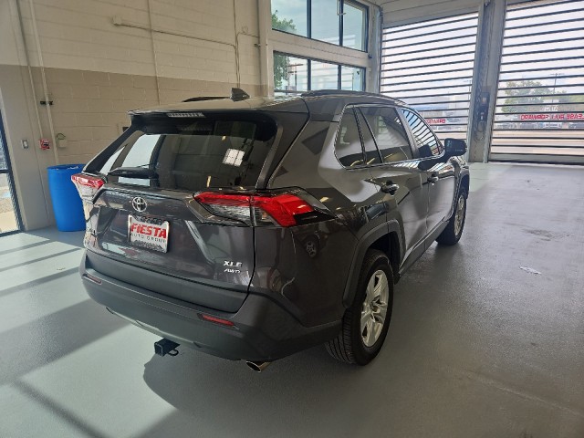 Used 2019 GRAY Toyota XLE image 4