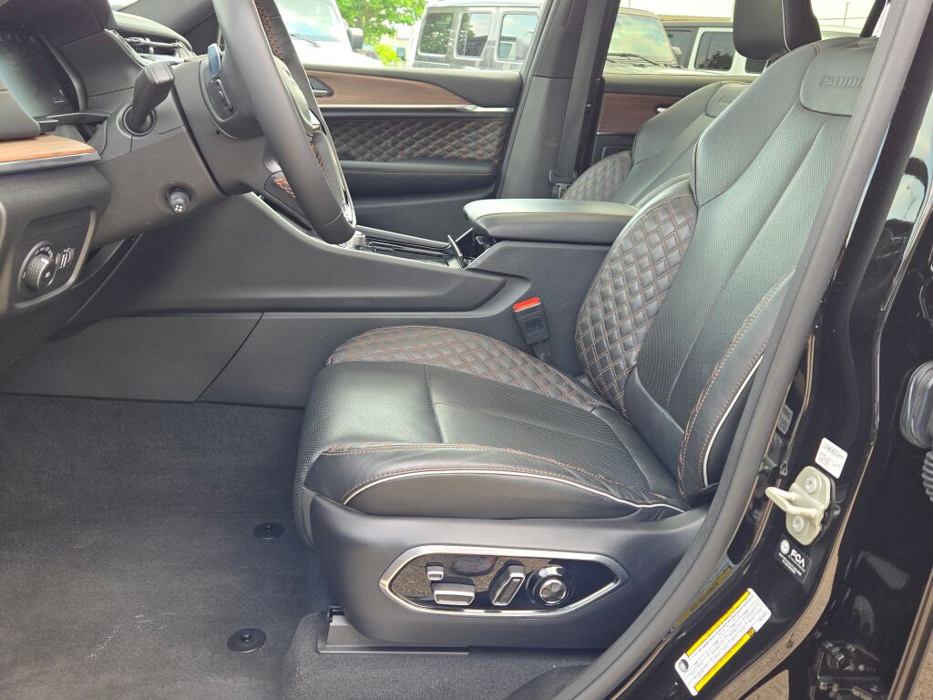 2024 Jeep Grand Cherokee L Summit photo 25