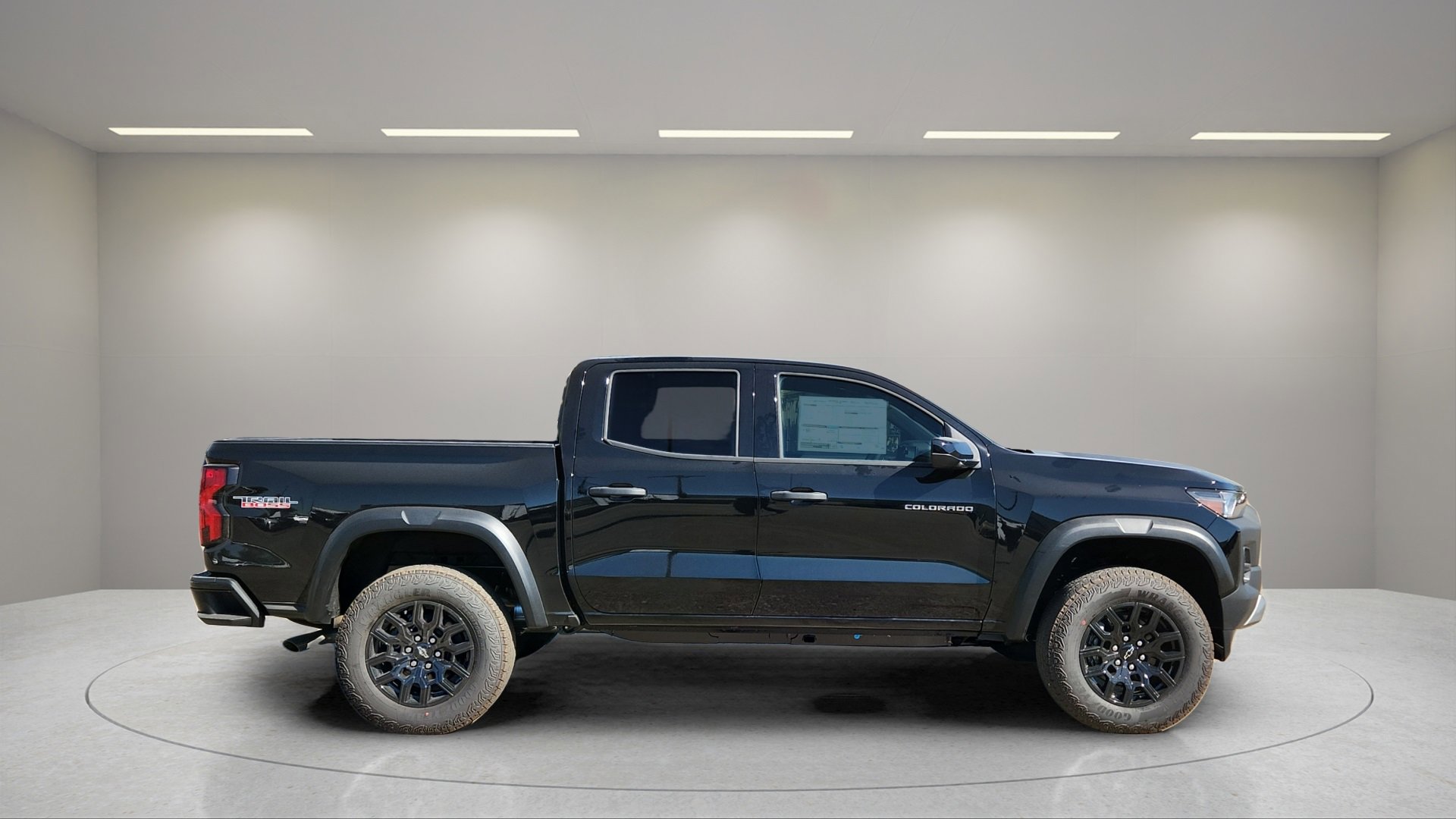 2026 Chevrolet Colorado Trail Boss photo 2