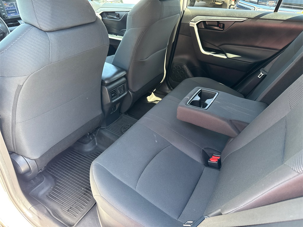 2021 Toyota RAV4 Hybrid LE photo 14