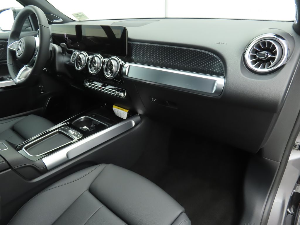 2026 Mercedes Benz GLB 250 photo 14