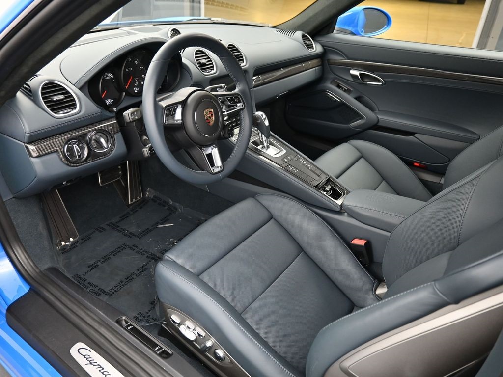 2025 Porsche Cayman GTS 4.0 photo 3