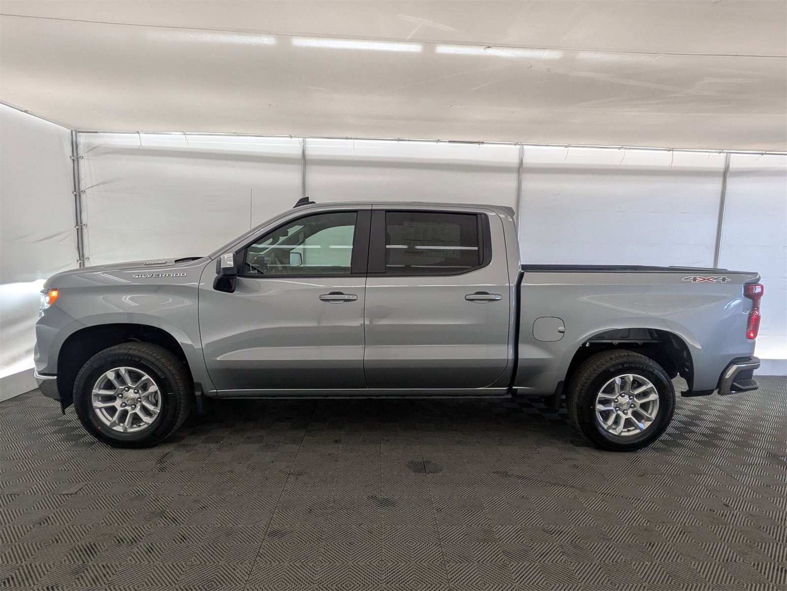 2025 Chevrolet Silverado 1500 LT photo 3