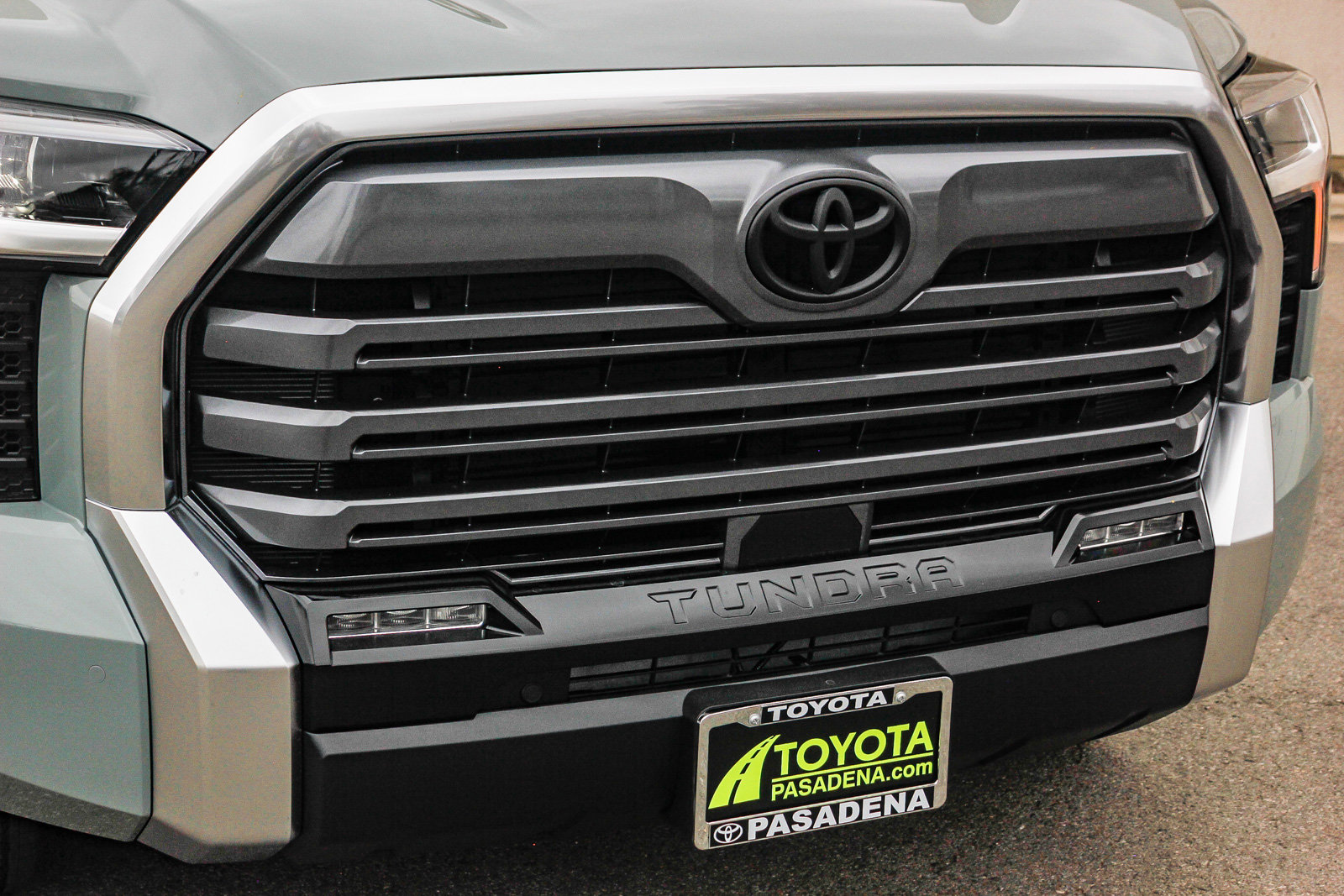 2025 Toyota Tundra Limited photo 5