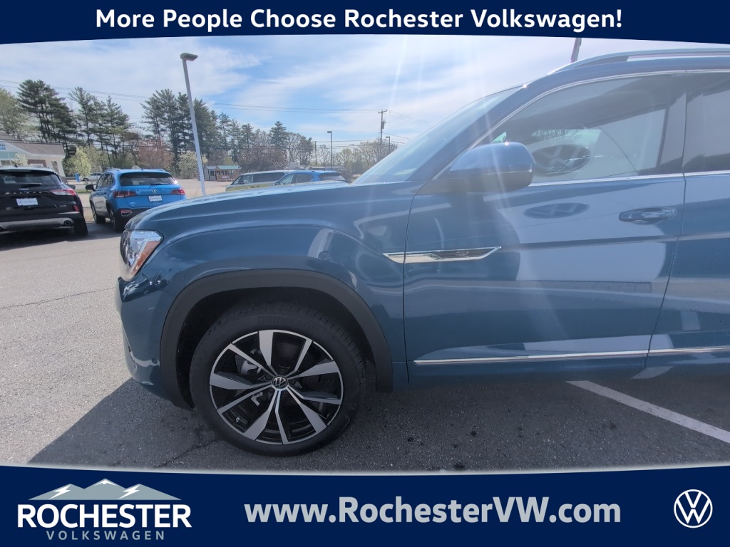 2025 Volkswagen Atlas SEL Premium R-Line photo 2