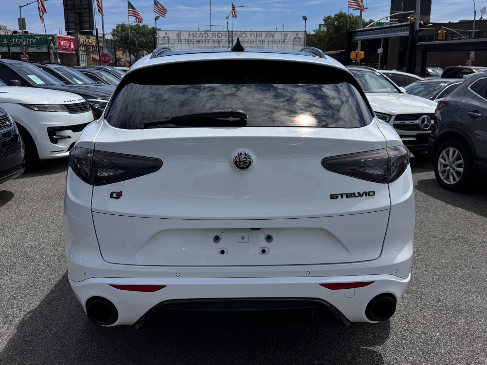2021 Alfa Romeo Stelvio Ti Sport photo 4