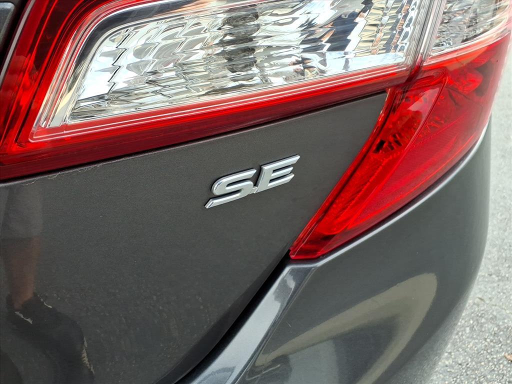 2014 Toyota Camry SE photo 6