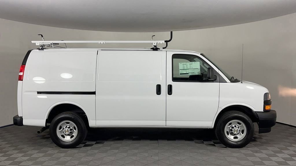 2024 Chevrolet Express Cargo 2500 photo 2