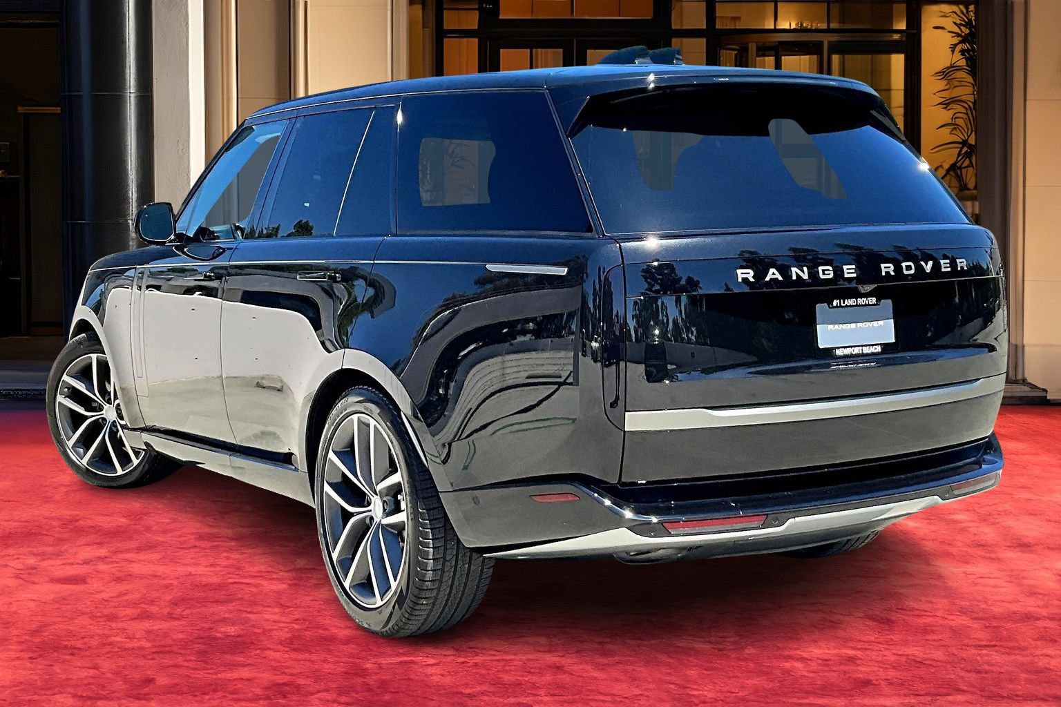 2025 Land Rover Range Rover SE photo 2