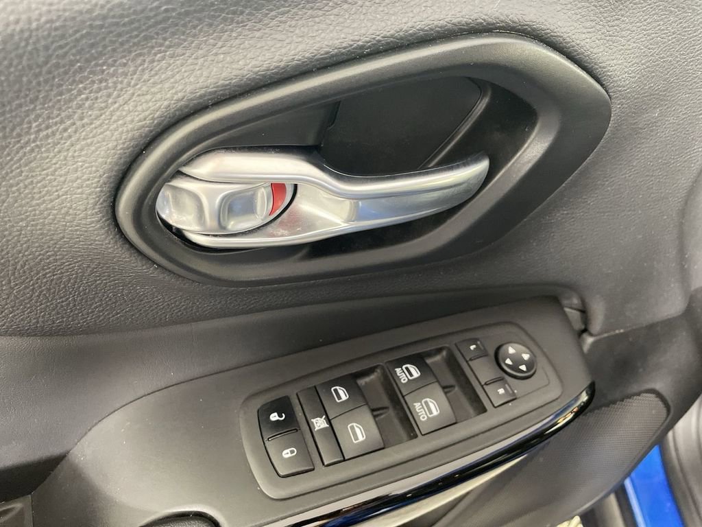 2023 Jeep Cherokee Altitude Lux photo 22