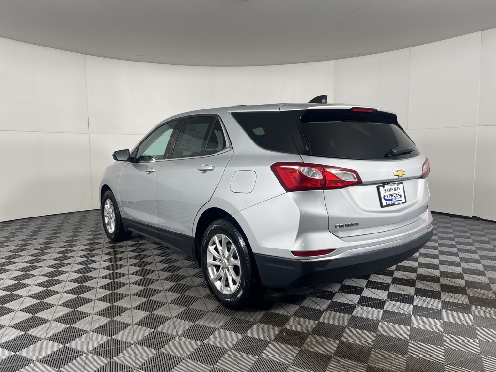 2018 Chevrolet Equinox LT photo 2