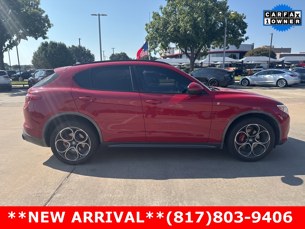 2022 Alfa Romeo Stelvio Ti photo 3