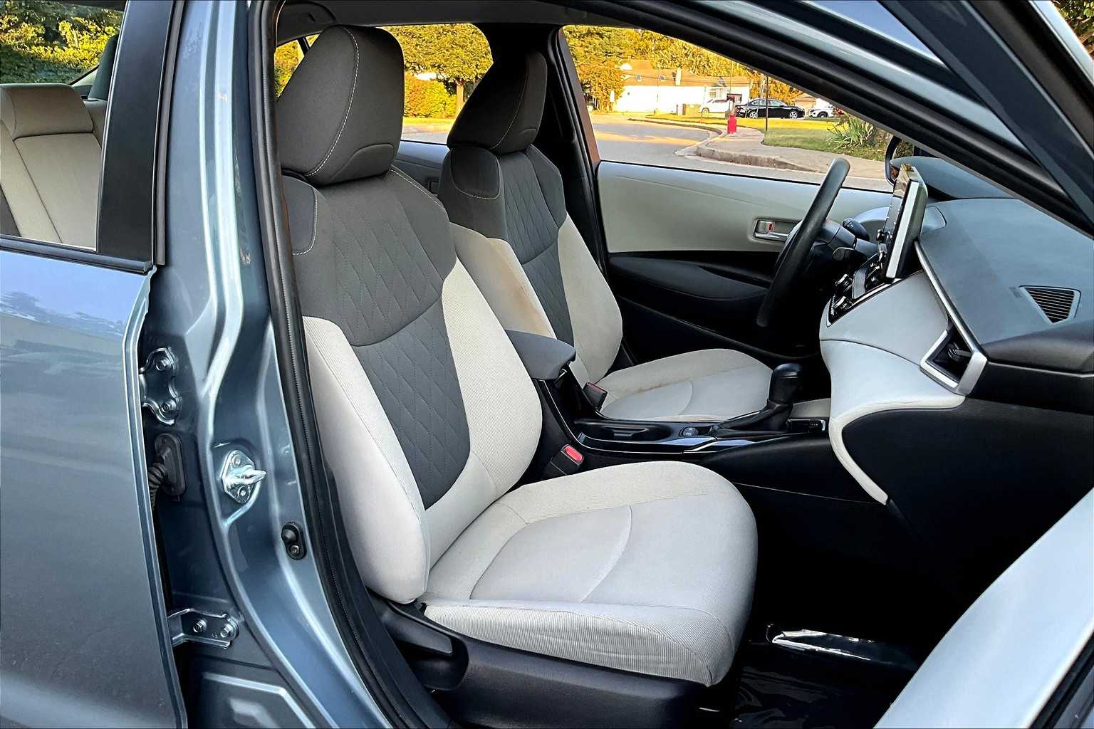 2021 Toyota Corolla LE photo 8