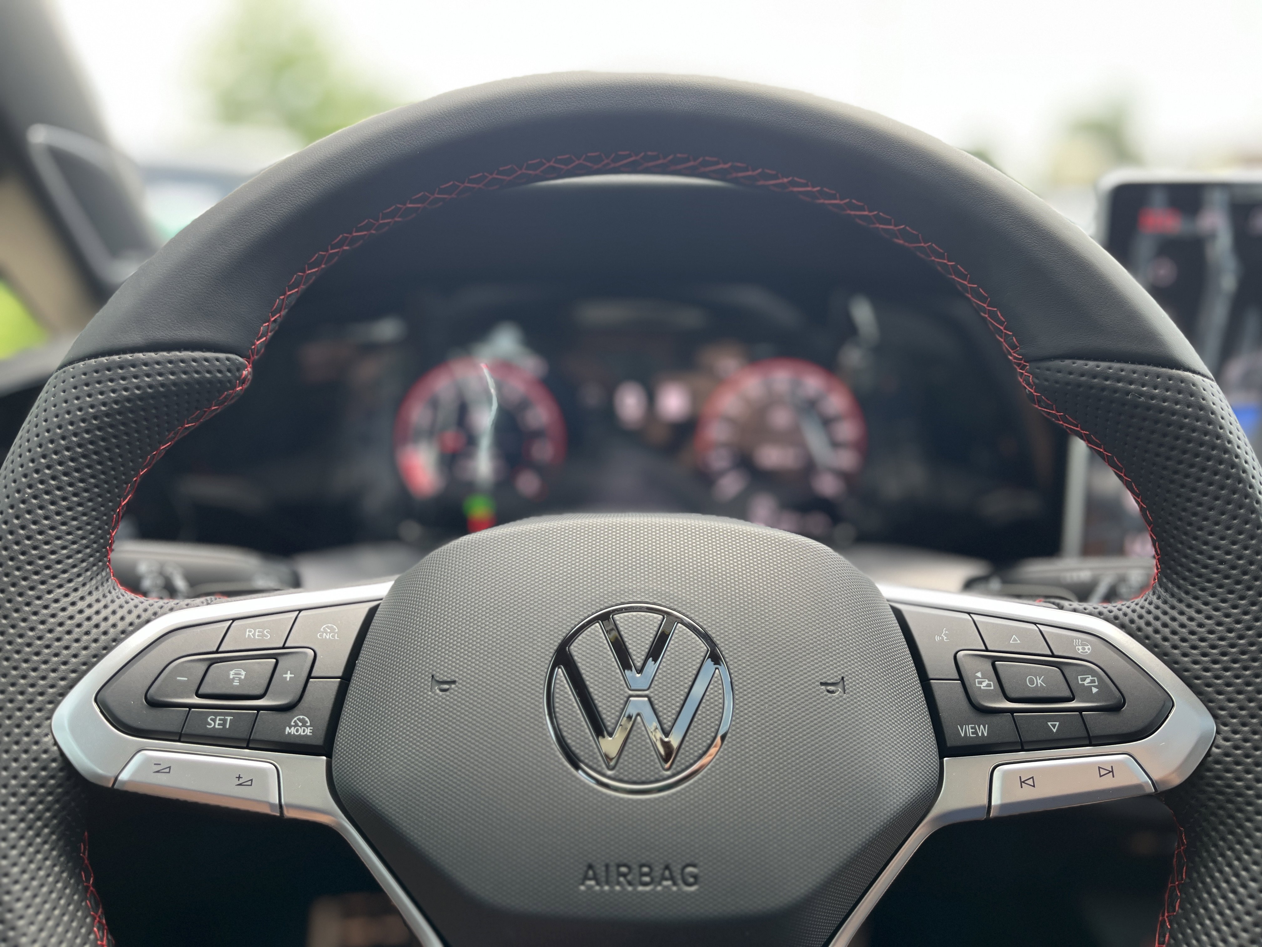 2025 Volkswagen Golf GTI SE photo 2