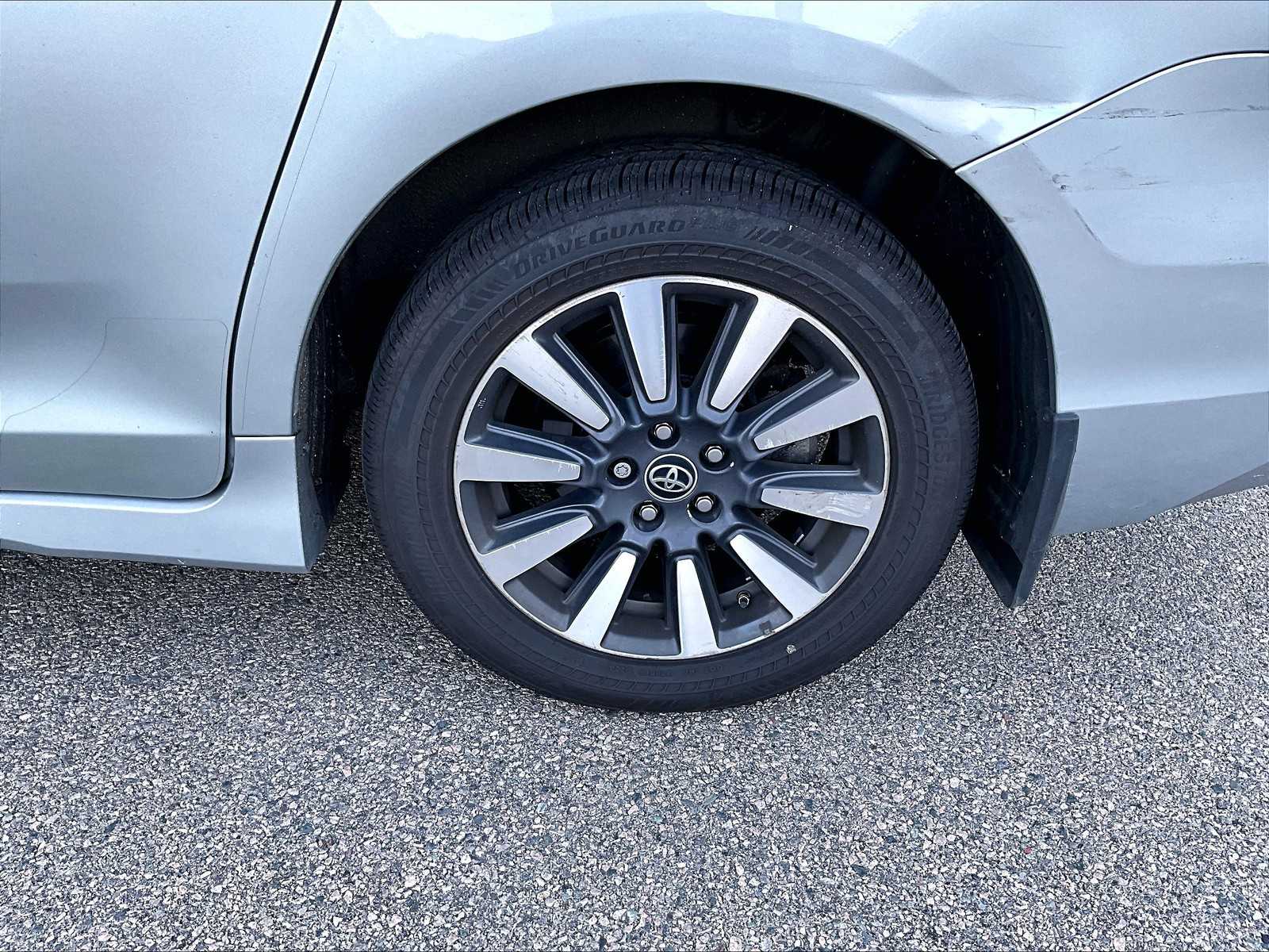 2020 Toyota Sienna XLE photo 4
