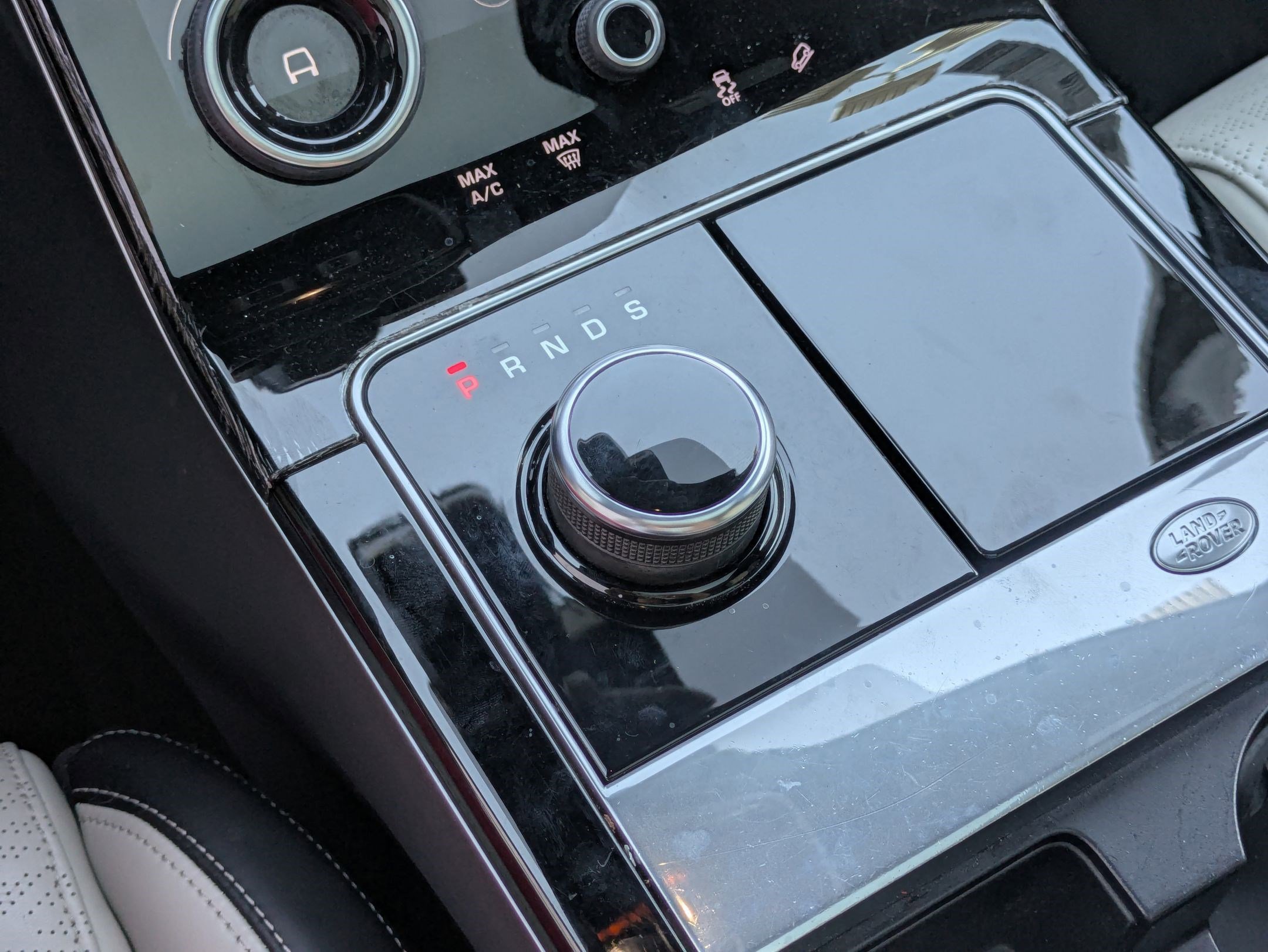 2020 Land Rover Range Rover Velar R-Dynamic HSE photo 23