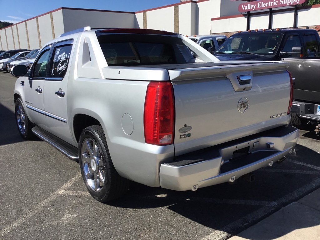 2011 Cadillac Escalade EXT Luxury photo 2