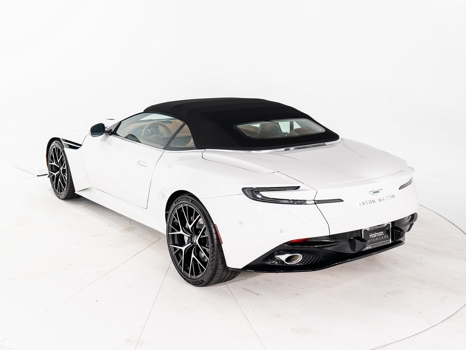 2025 Aston Martin DB12 photo 12