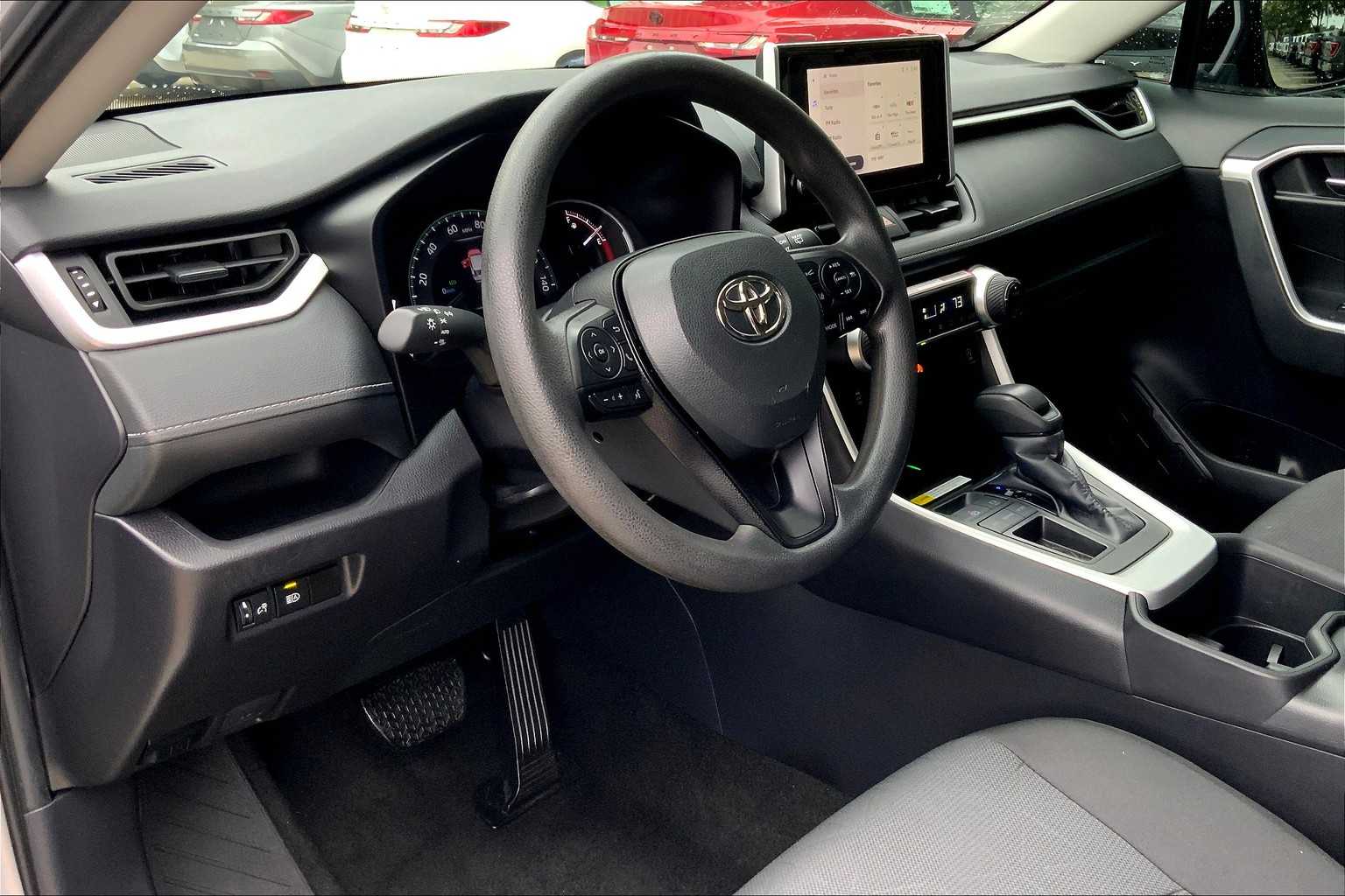 2024 Toyota RAV4 XLE photo 14