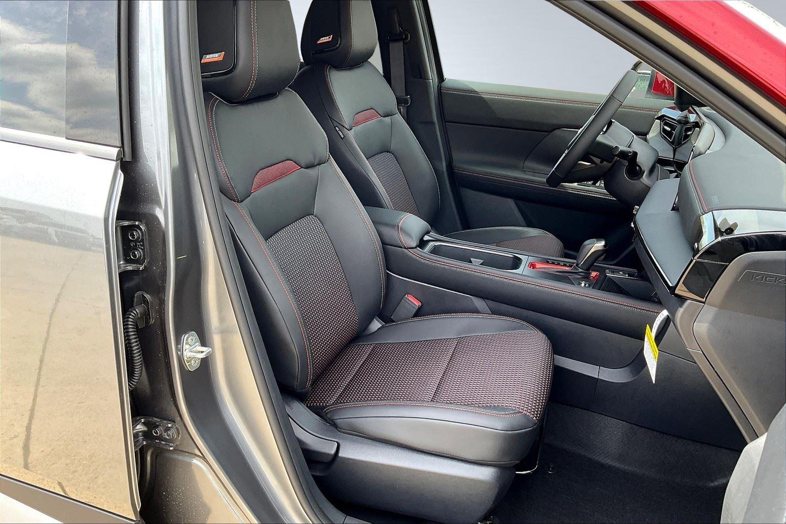 2025 Nissan Kicks SR photo 9