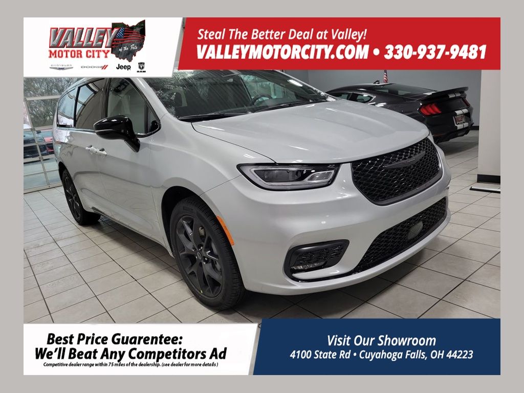 2026 Chrysler Pacifica Select's photo