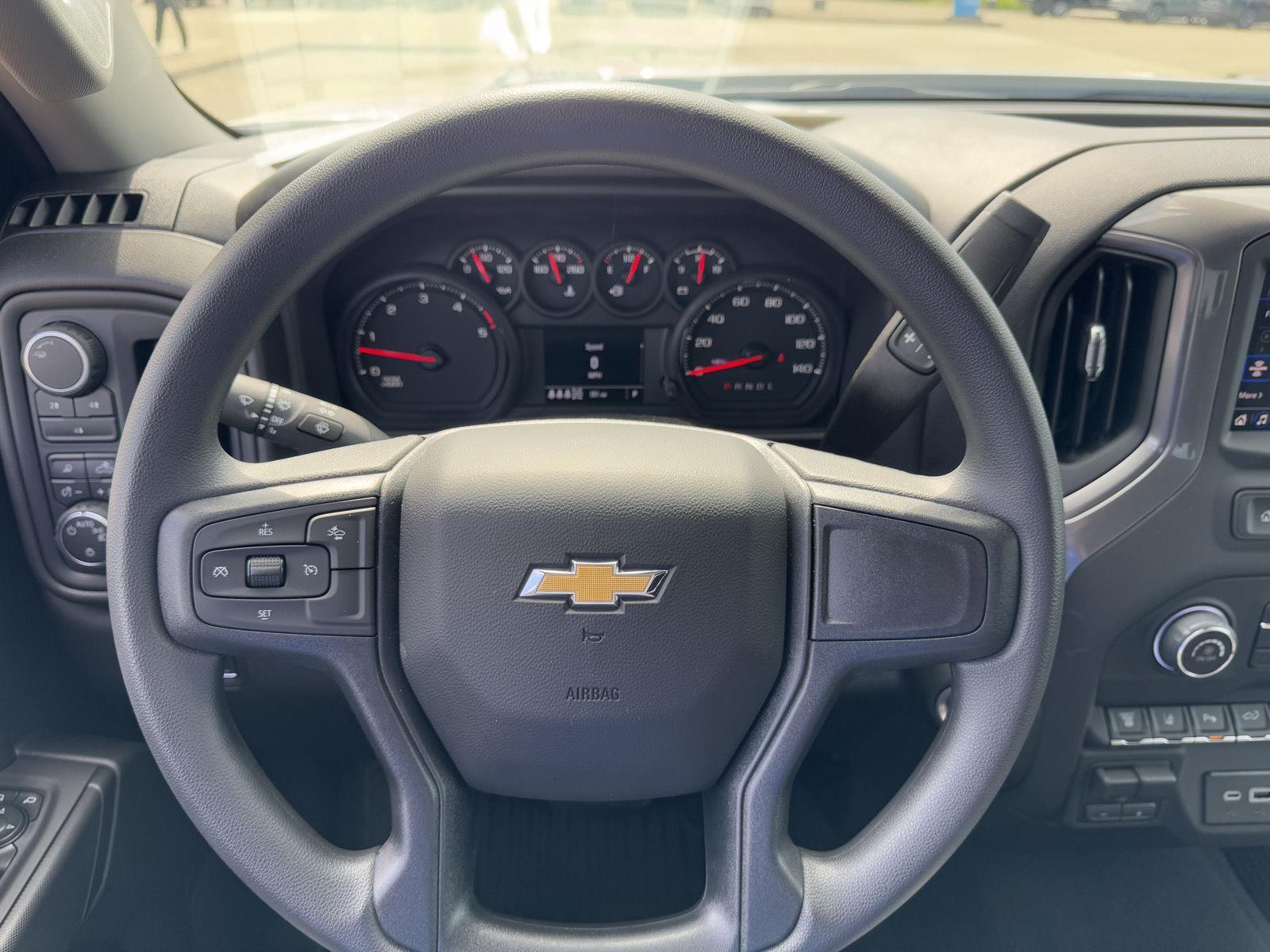 2025 Chevrolet Silverado 2500HD Custom photo 12