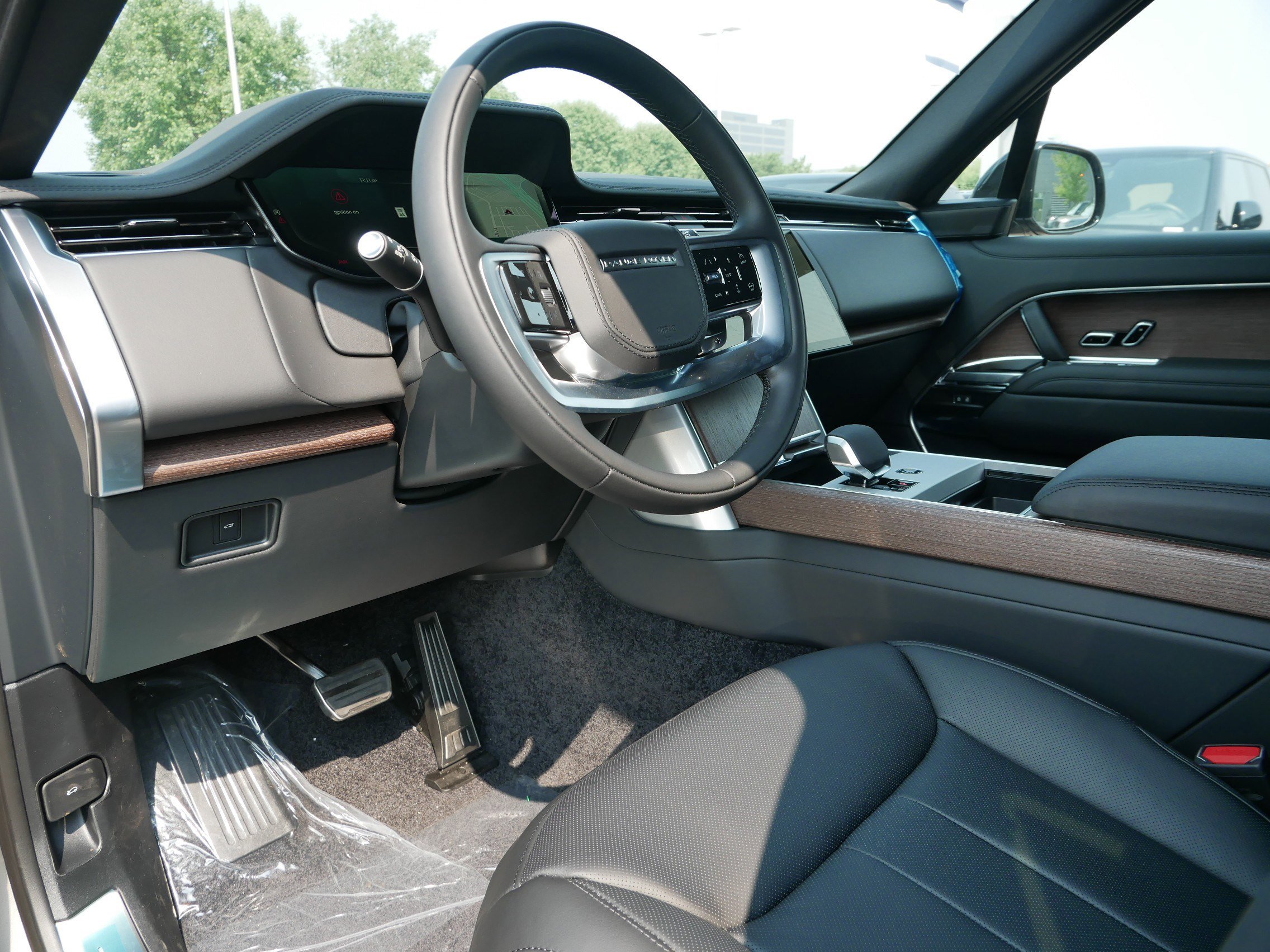 2025 Land Rover Range Rover SE photo 2