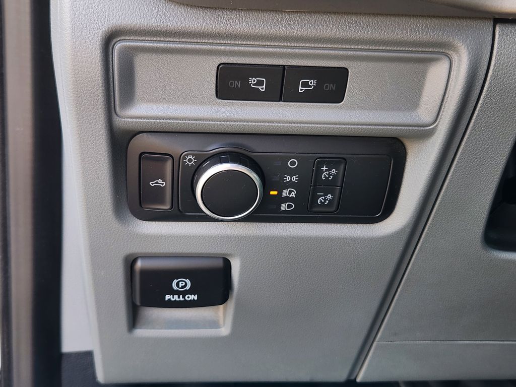 2022 Ford F-150 XL photo 10