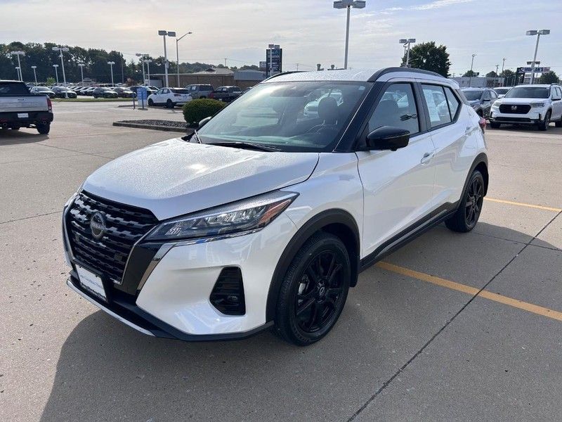 2024 Nissan Kicks SR photo 4