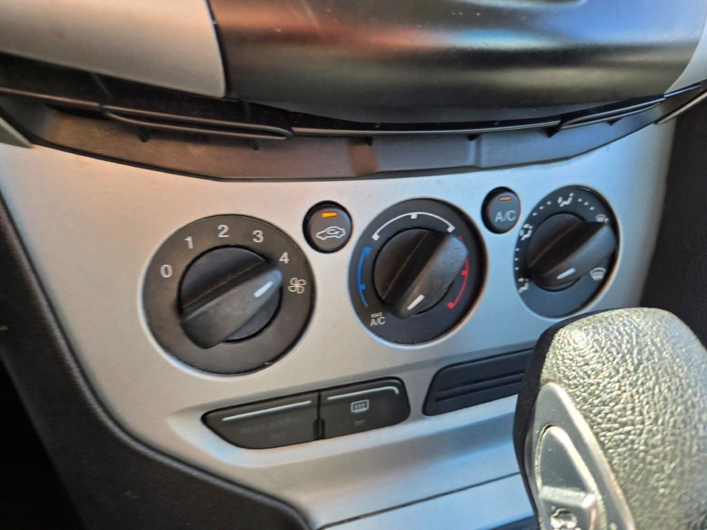 2012 Ford Focus SE photo 20