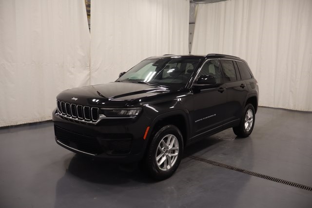 2025 Jeep Grand Cherokee Laredo X photo 2