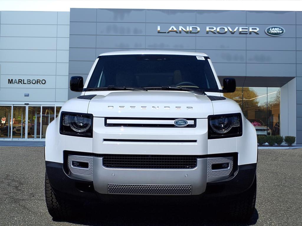 2025 Land Rover Defender 130 S photo 7