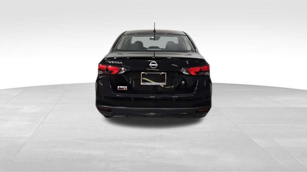 2025 Nissan Versa 1.6 S photo 4