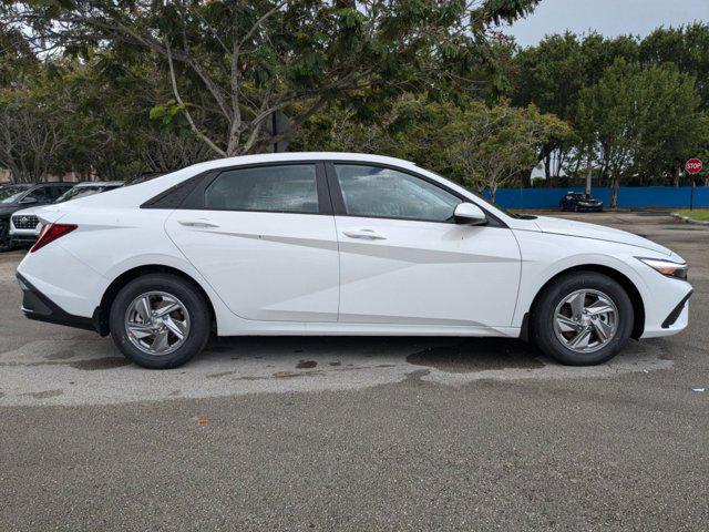 2025 Hyundai Elantra SE photo 3