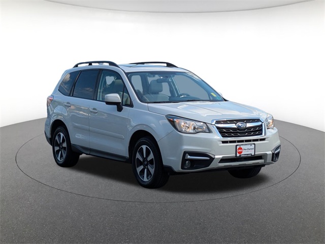 2017 Subaru Forester 2.5i Premium photo 3