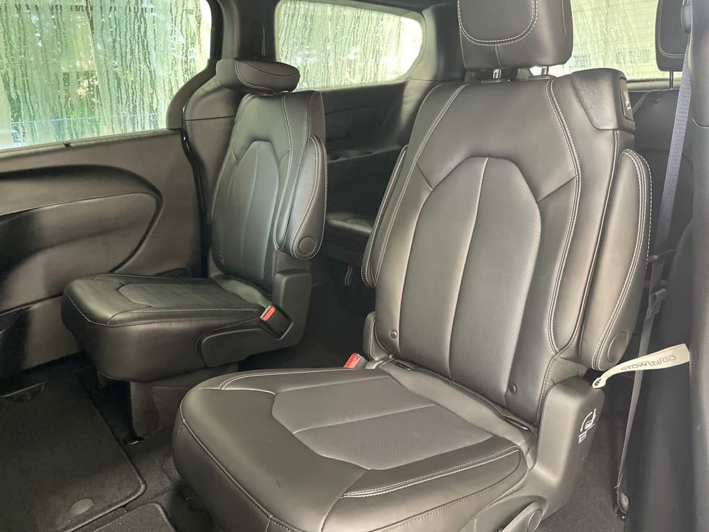 2025 Chrysler Pacifica photo 10