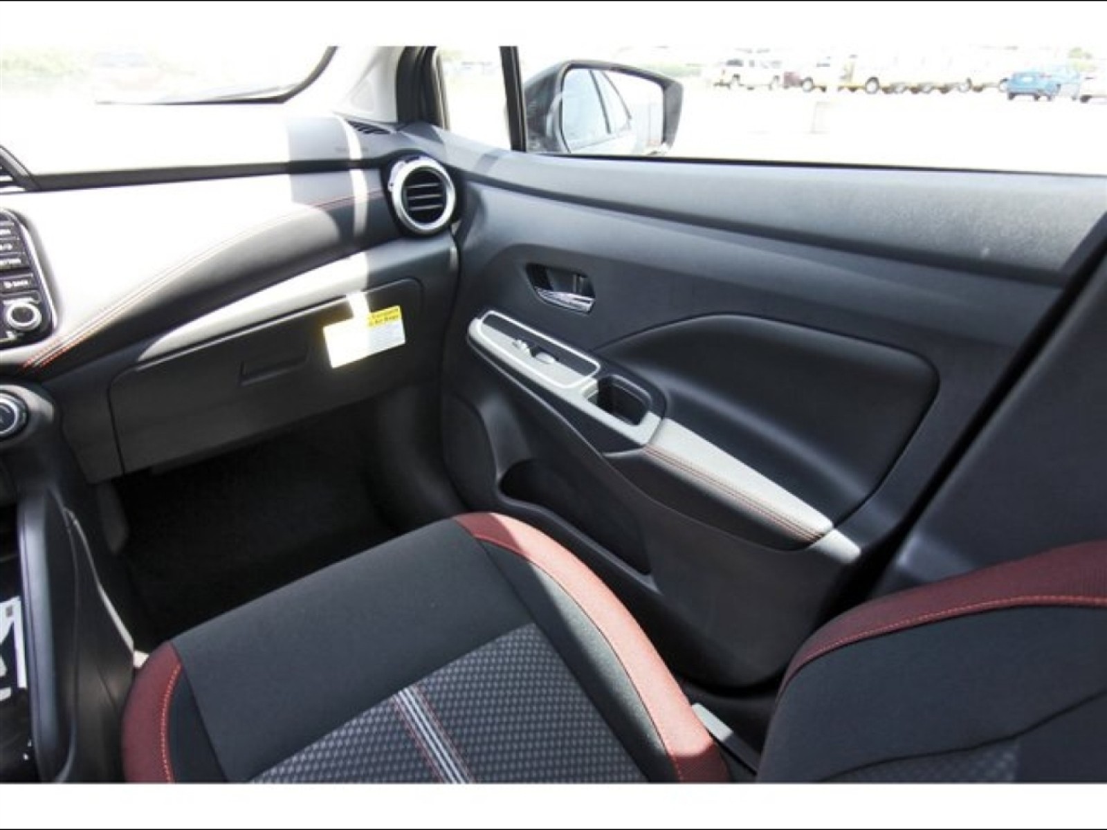 2025 Nissan Versa SR - 8