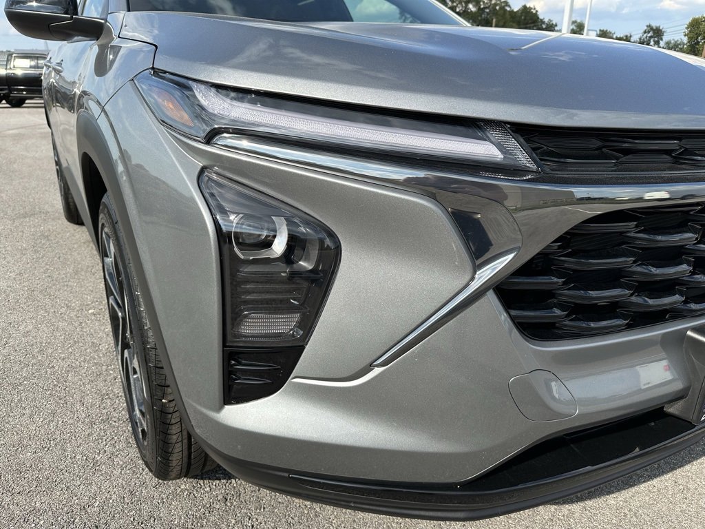 2025 Chevrolet Trax photo 8