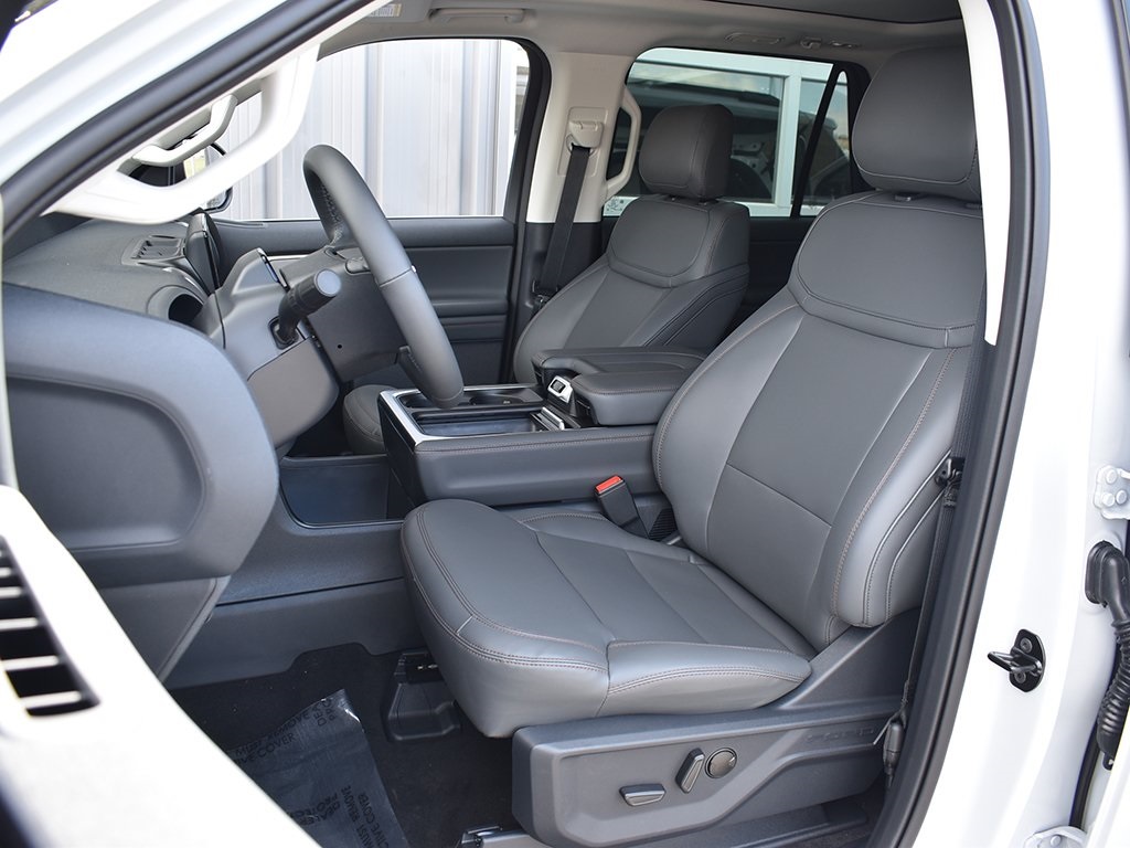 2025 Ford Expedition MAX photo 4