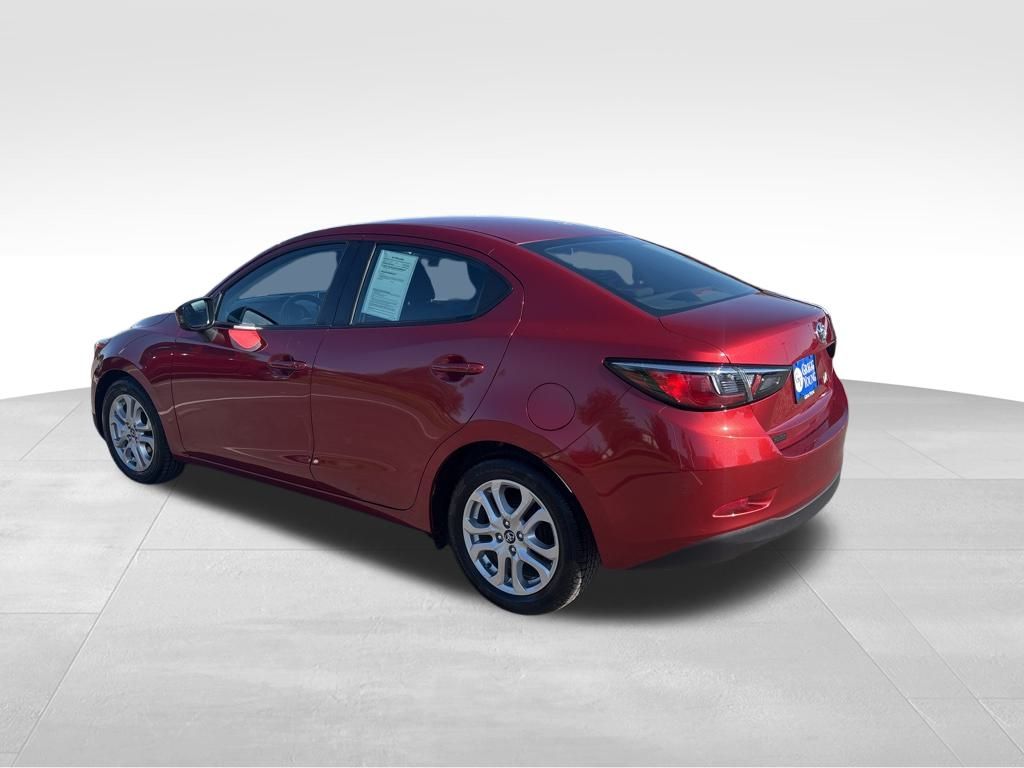2018 Toyota Yaris iA Base photo 2